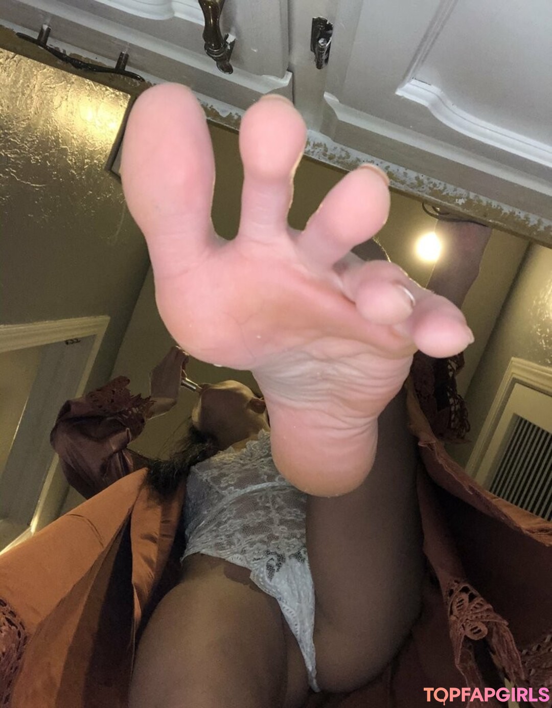 fabulous toe spread model art img