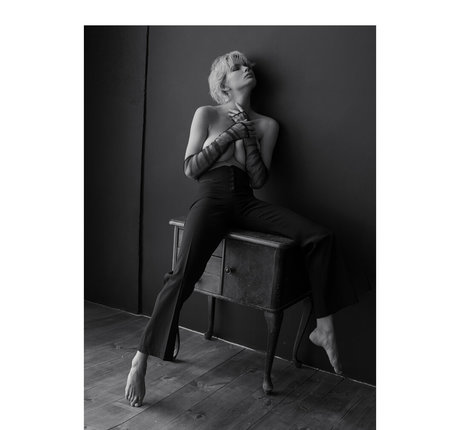 julialogan art model archive