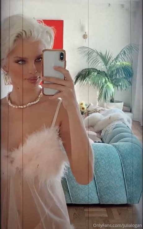 julialogan nice star photos