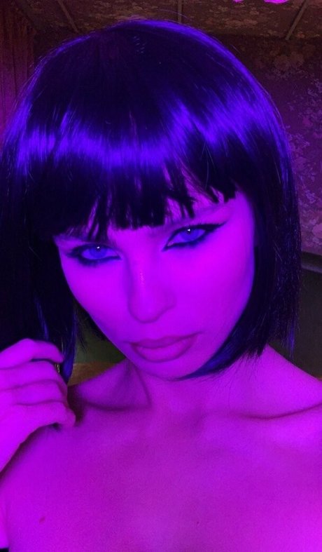 julialogan pretty star pic