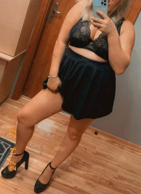 suuusanahfree sexy model picture