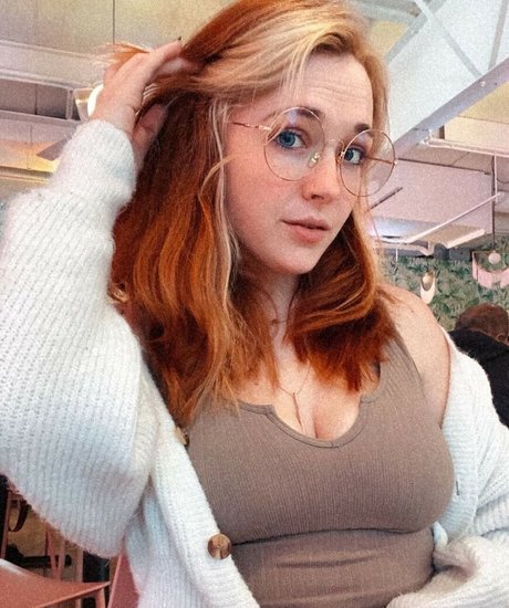 Emily Fox adult model images