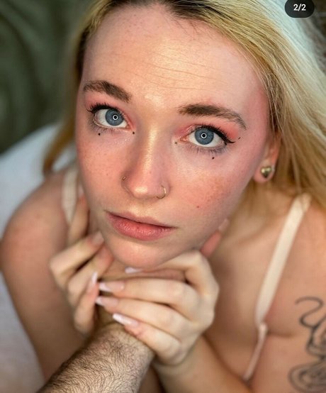 Emily Fox top profile image