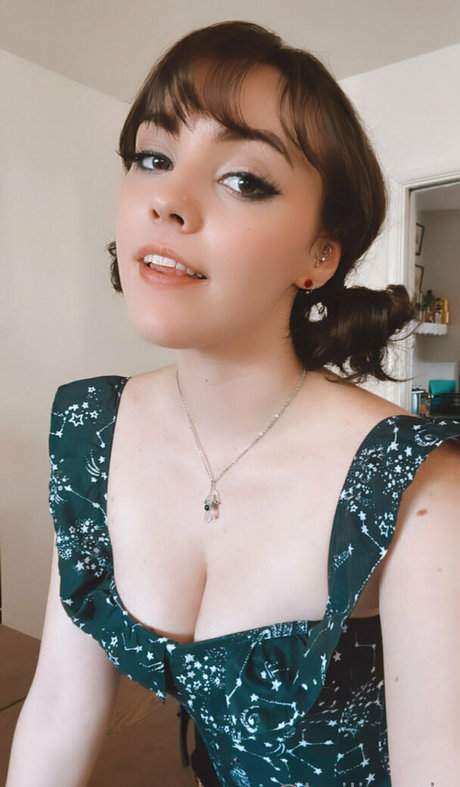 hailierosie nudes actress picture