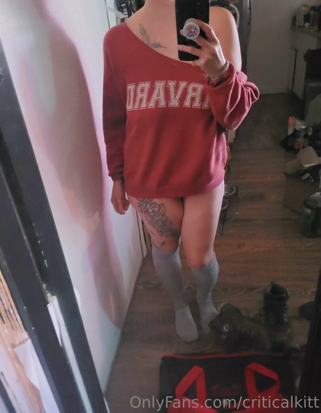 criticalkitt erotic model pics