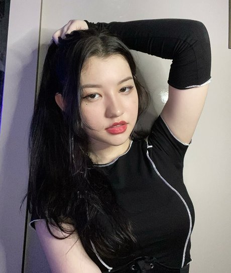 Clarettee model sexy galleries