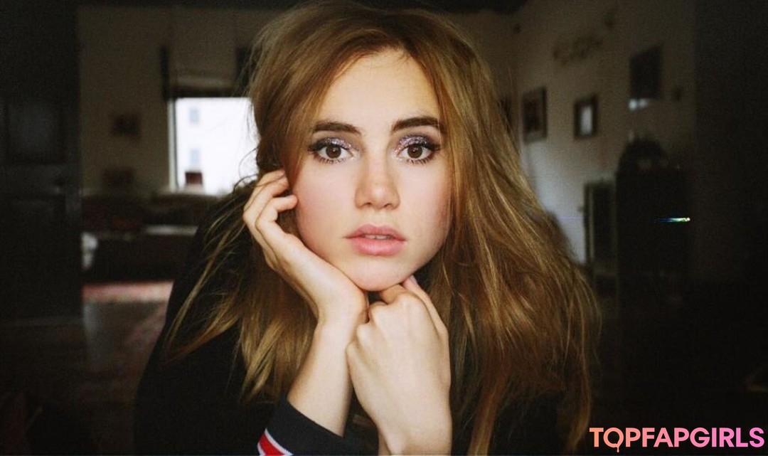 Suki Waterhouse pretty pornstar img