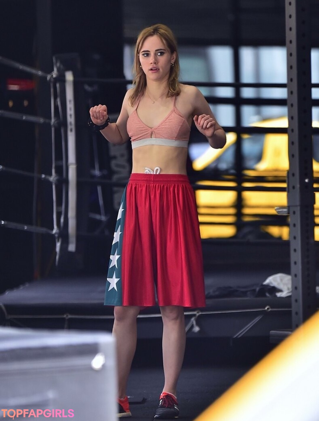 Suki Waterhouse top profile image