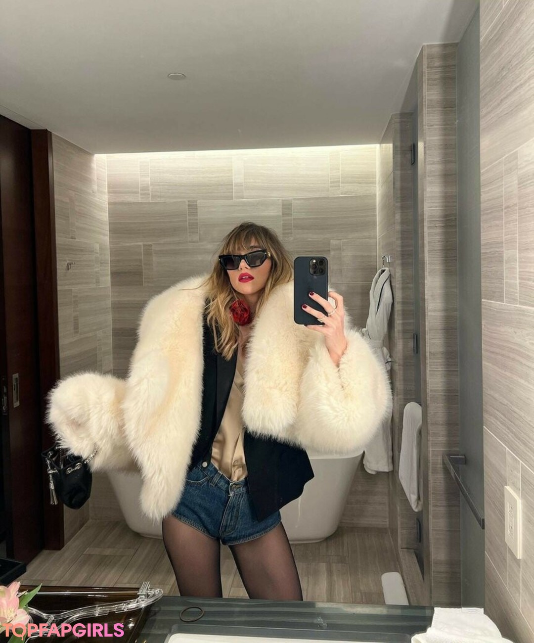 Suki Waterhouse sexy pornstar galleries
