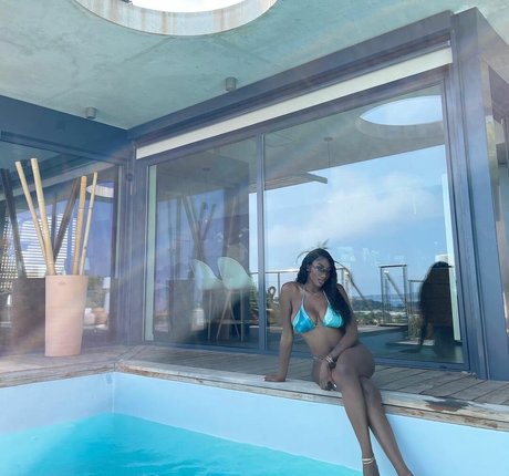 Aya Nakamura top actress archive