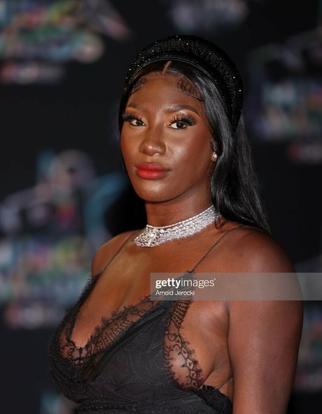 Aya Nakamura nude actress pictures