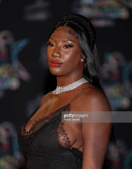 Aya Nakamura sexy star pic