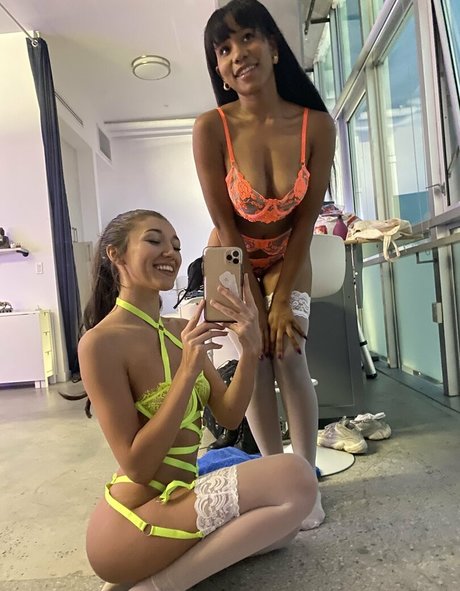 mayawoulfevip art star pic