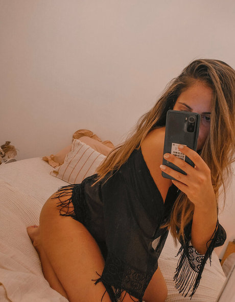 emilyali xxx model pic