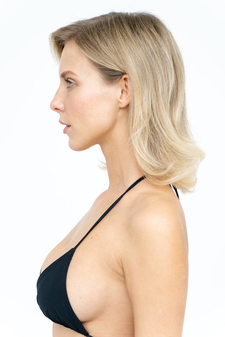 Oxana Streltsova nude pornstar img