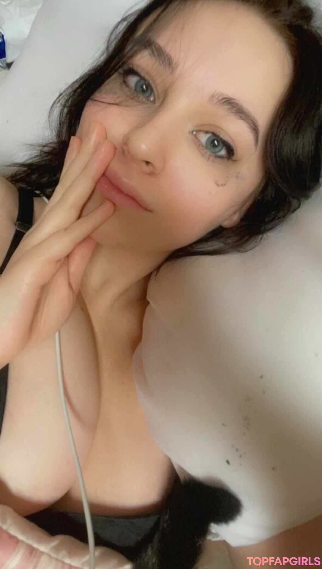 Luna Moon pornstar top photo