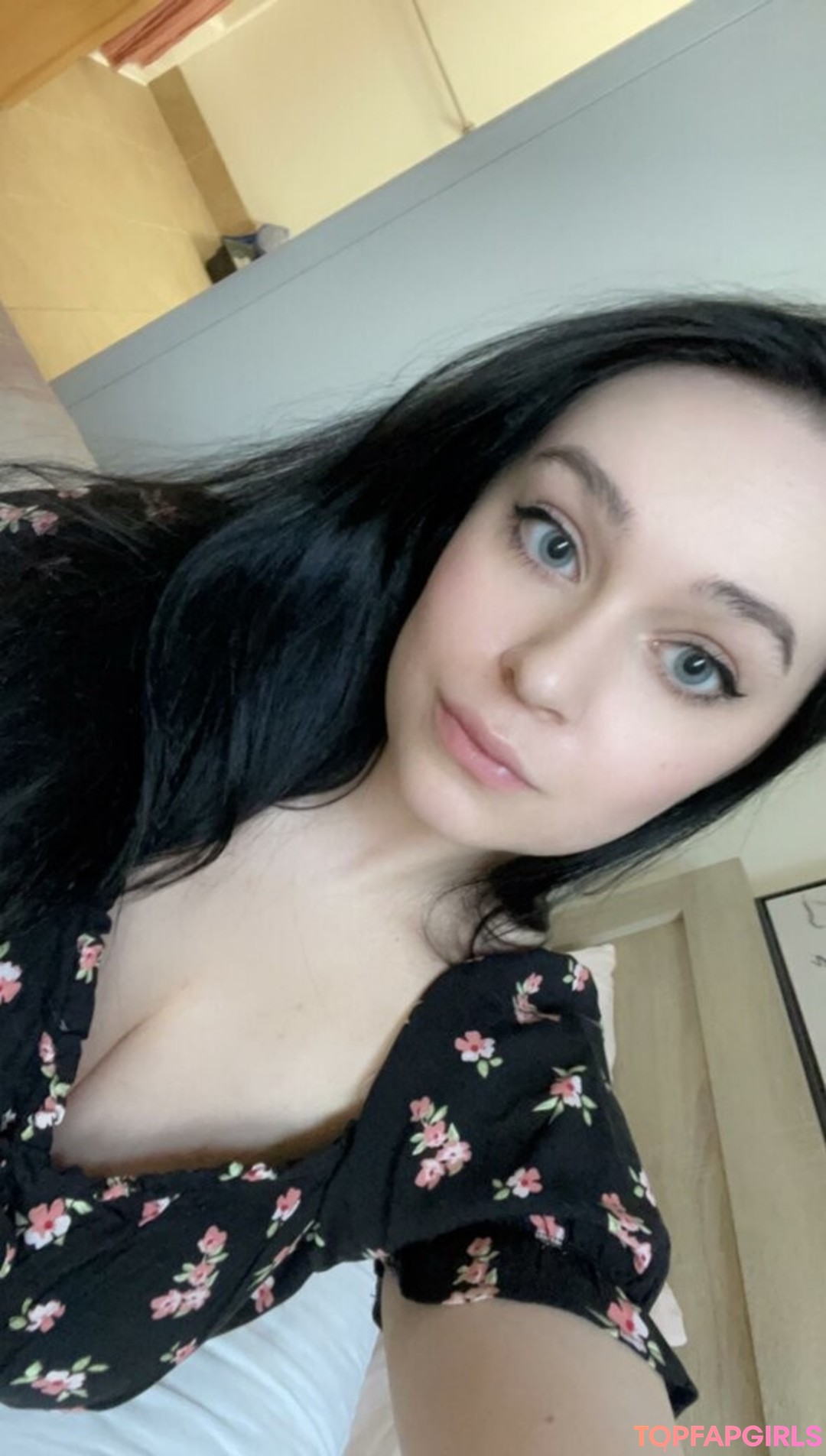 Luna Moon top actress image