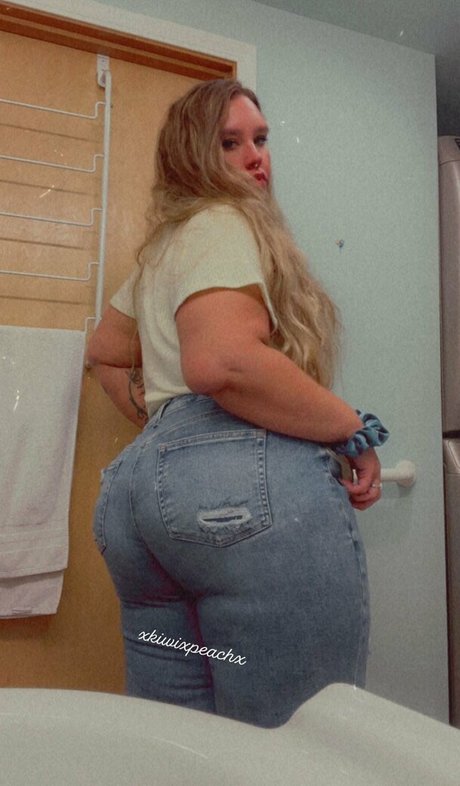 xkiwixpeachx nudes star image