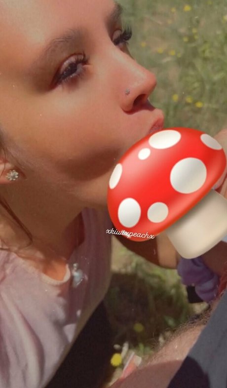 xkiwixpeachx top pornstar image