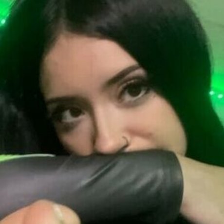 Shilynn Velez hot actress img