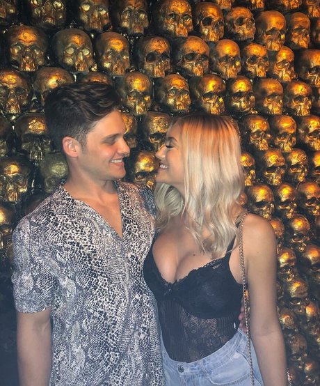 Holly Cloar porn model pictures