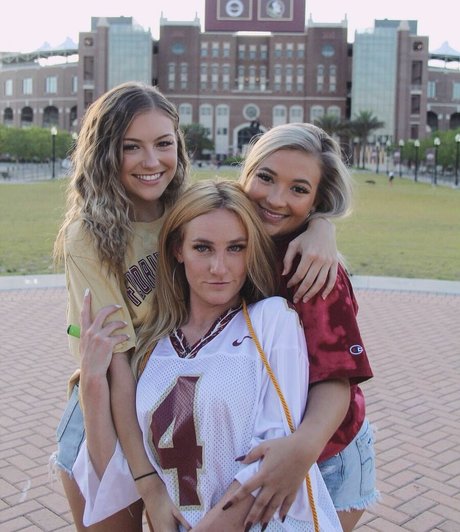 Holly Cloar star adult pics