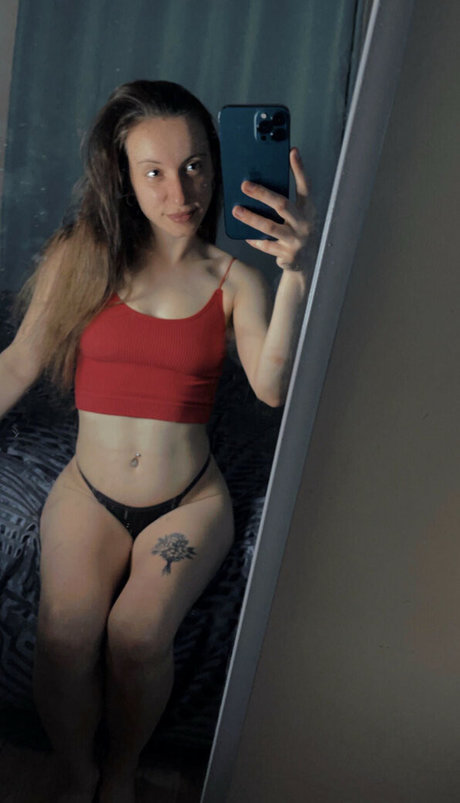 CaitlinThom star hot pictures