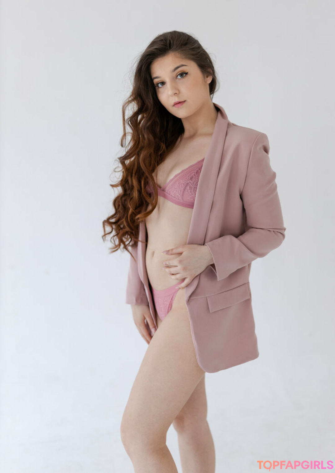 Leisy Lucy naked star img