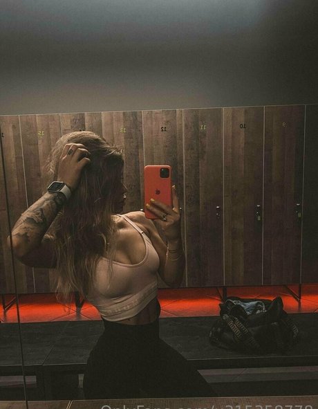 busty teen onlyfans beautiful pic