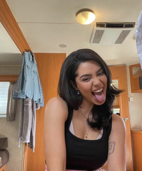 Aulii Cravalho pretty actress pics