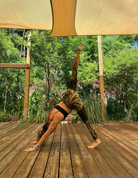 Chey212 model free photo