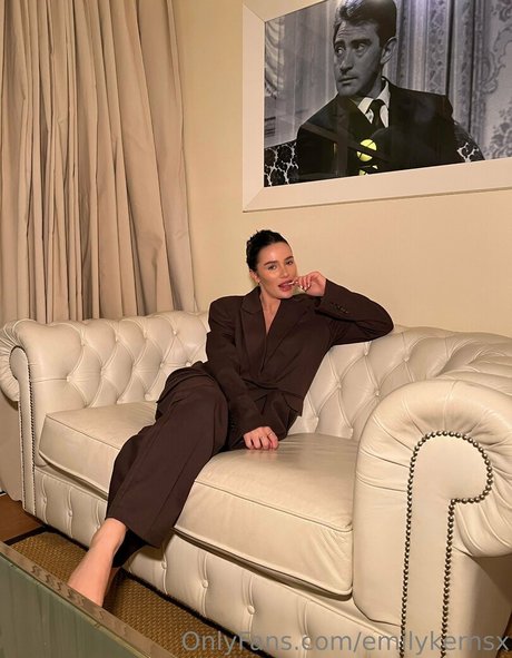 emilykernsx sexy star image