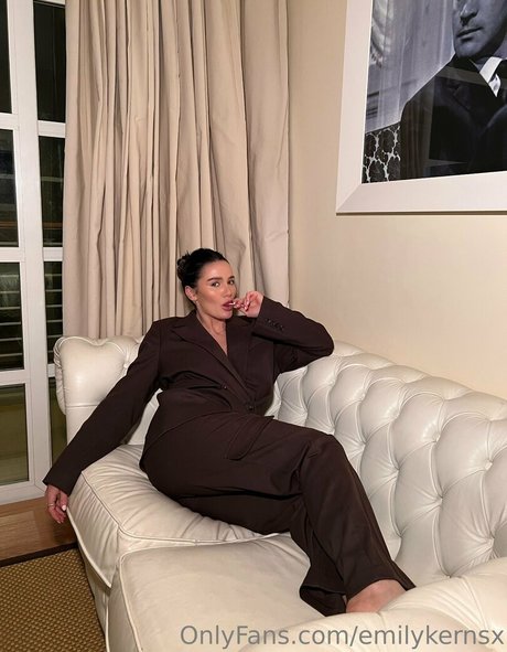 emilykernsx star pornographic image