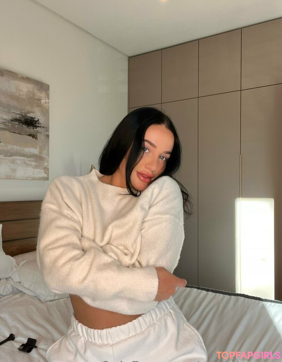 emilykernsx model naked picture