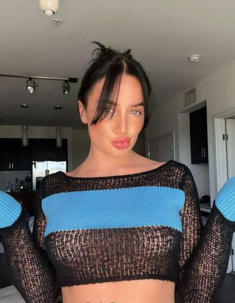 emilykernsx naked model pics