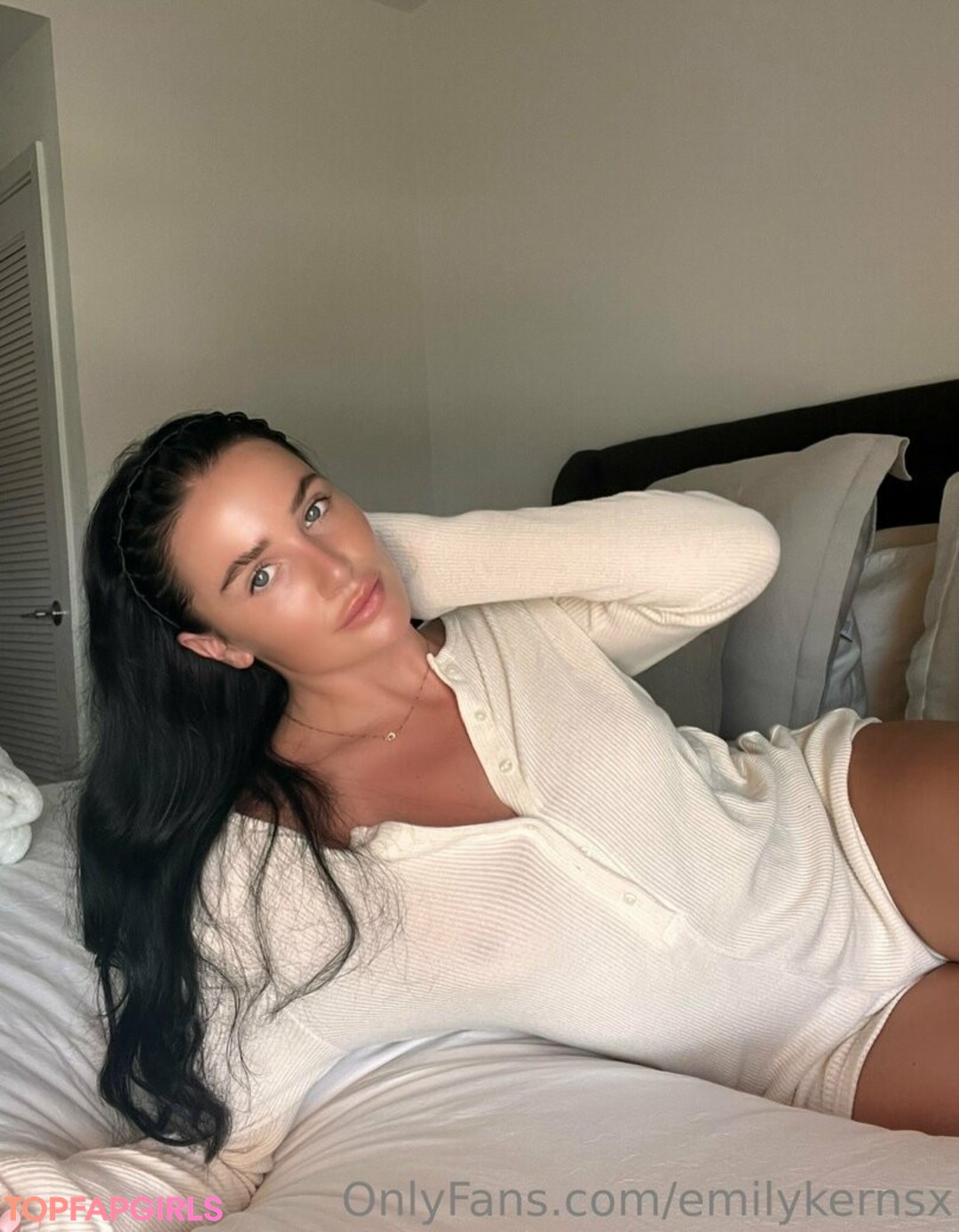emilykernsx nude actress galleries