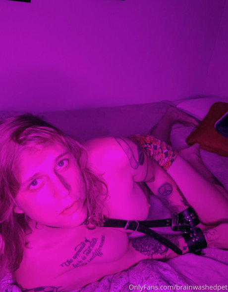 brainwashedpet nude pornstar photo
