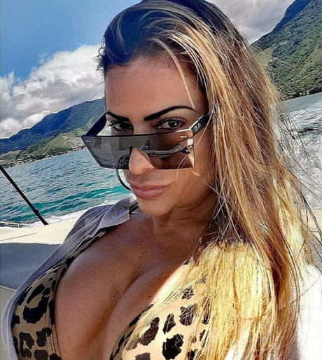 Camila Kiss pretty star img