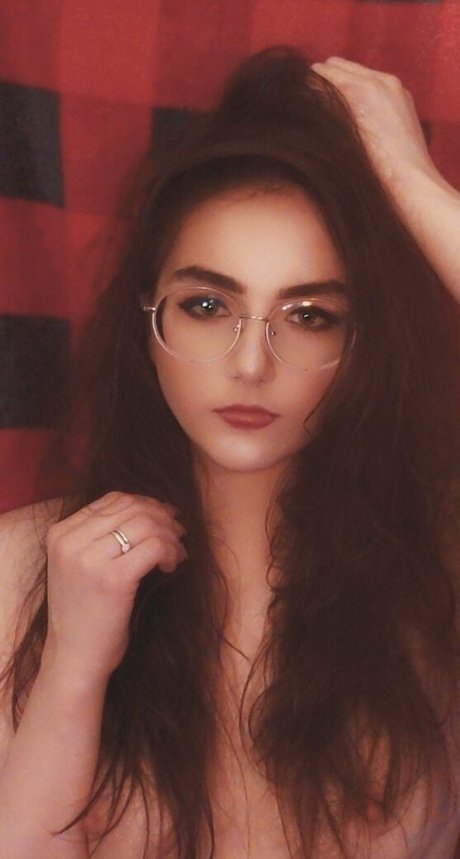 aevimari model adult picture