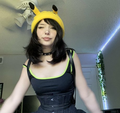 yourluvrgrl model hot photos