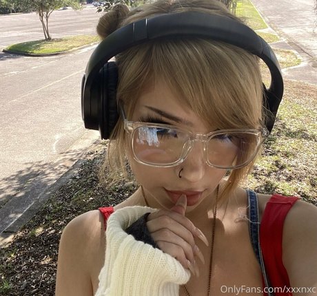 yourluvrgrl erotic model pics