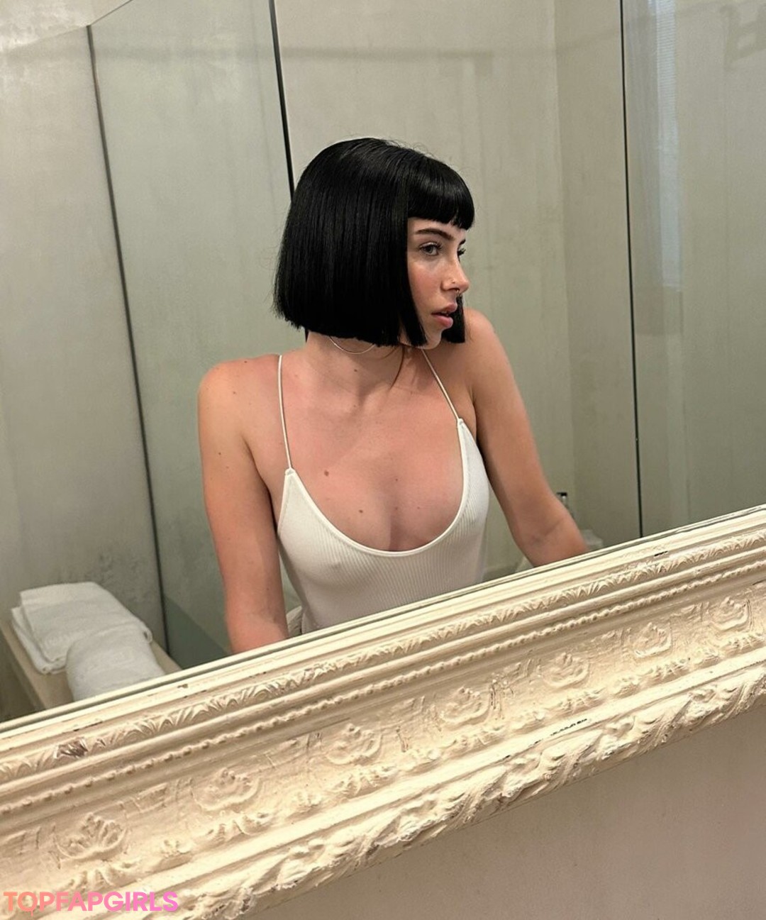 Chloe Hodgson star nude images