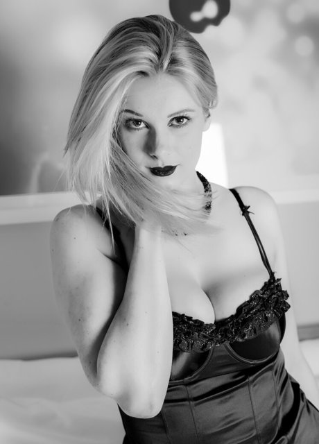 Natalie Juliet Deadman top model pictures