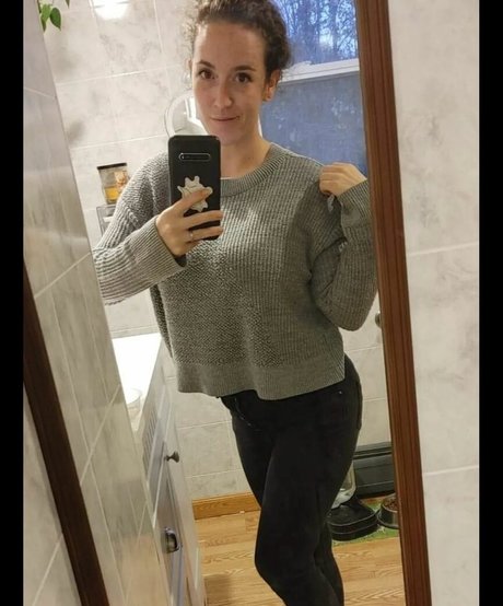 brunette petite onlyfans free naked photo