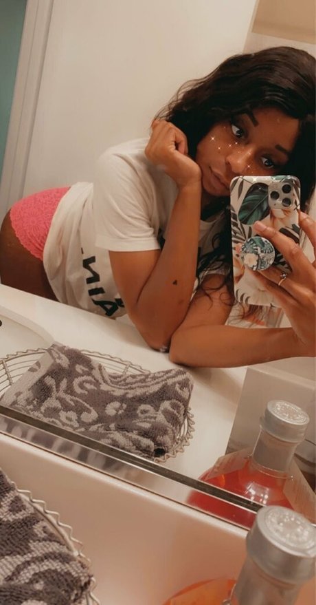 misskrisskosplay exclusive actress image