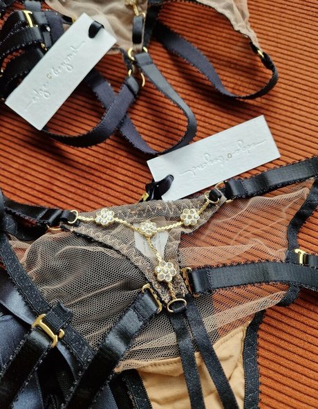 favlibrarian model nice photo