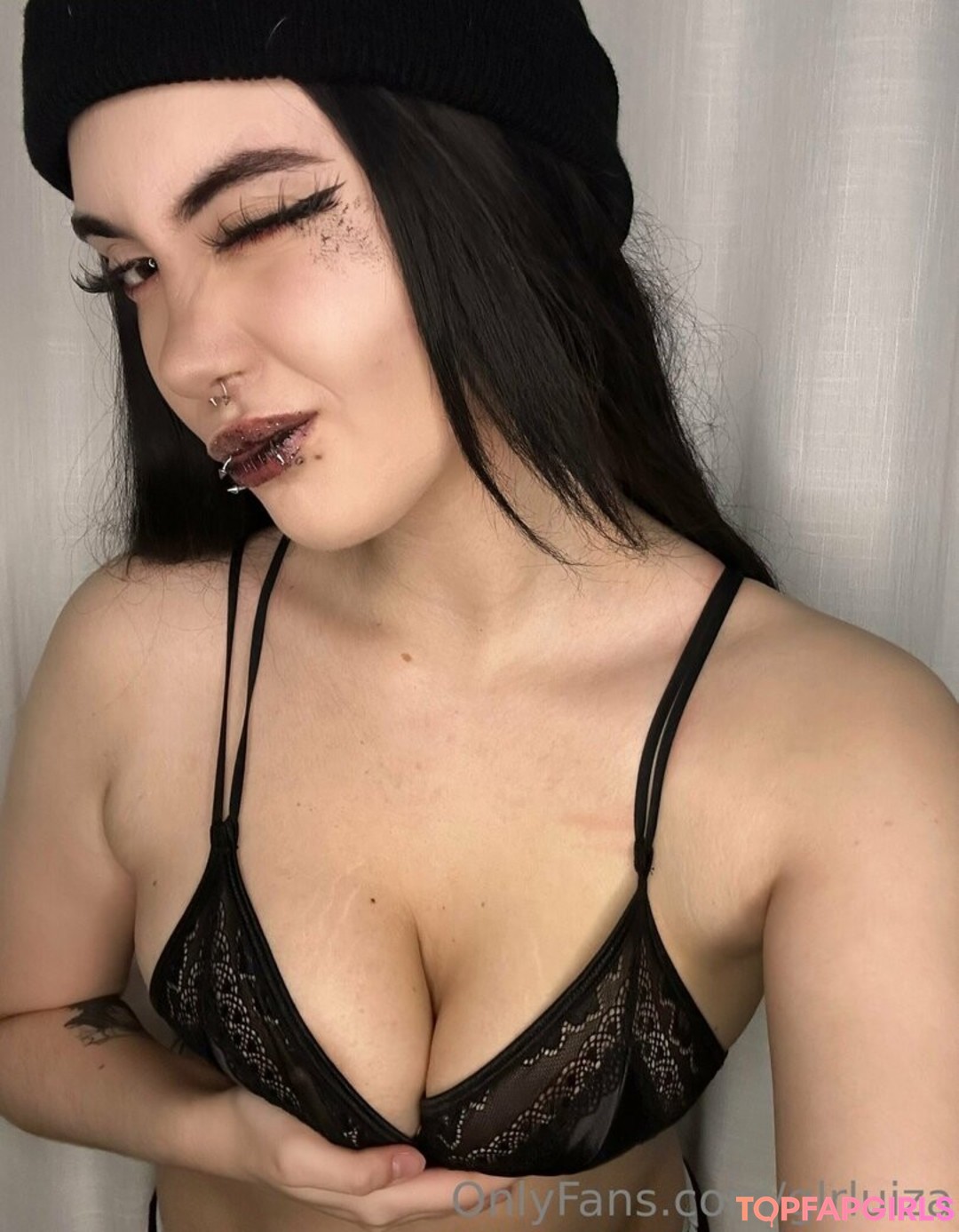 glrluiza model adult picture