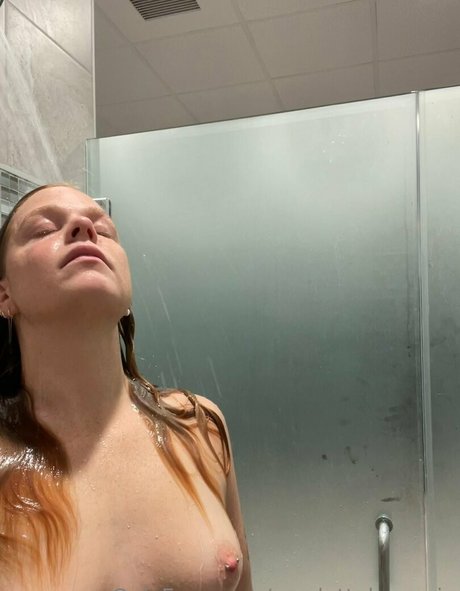 Scarlettebegonia star perfect pic