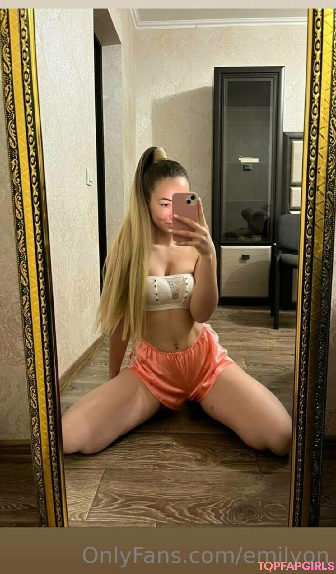 emilyon erotic star img