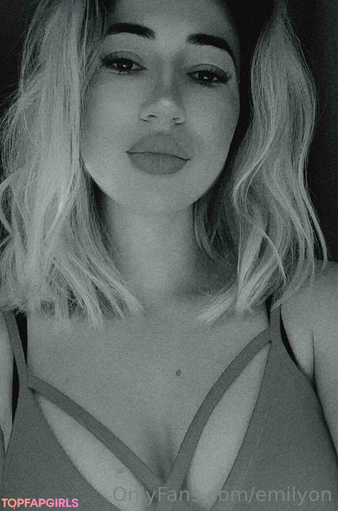emilyon pretty model photos